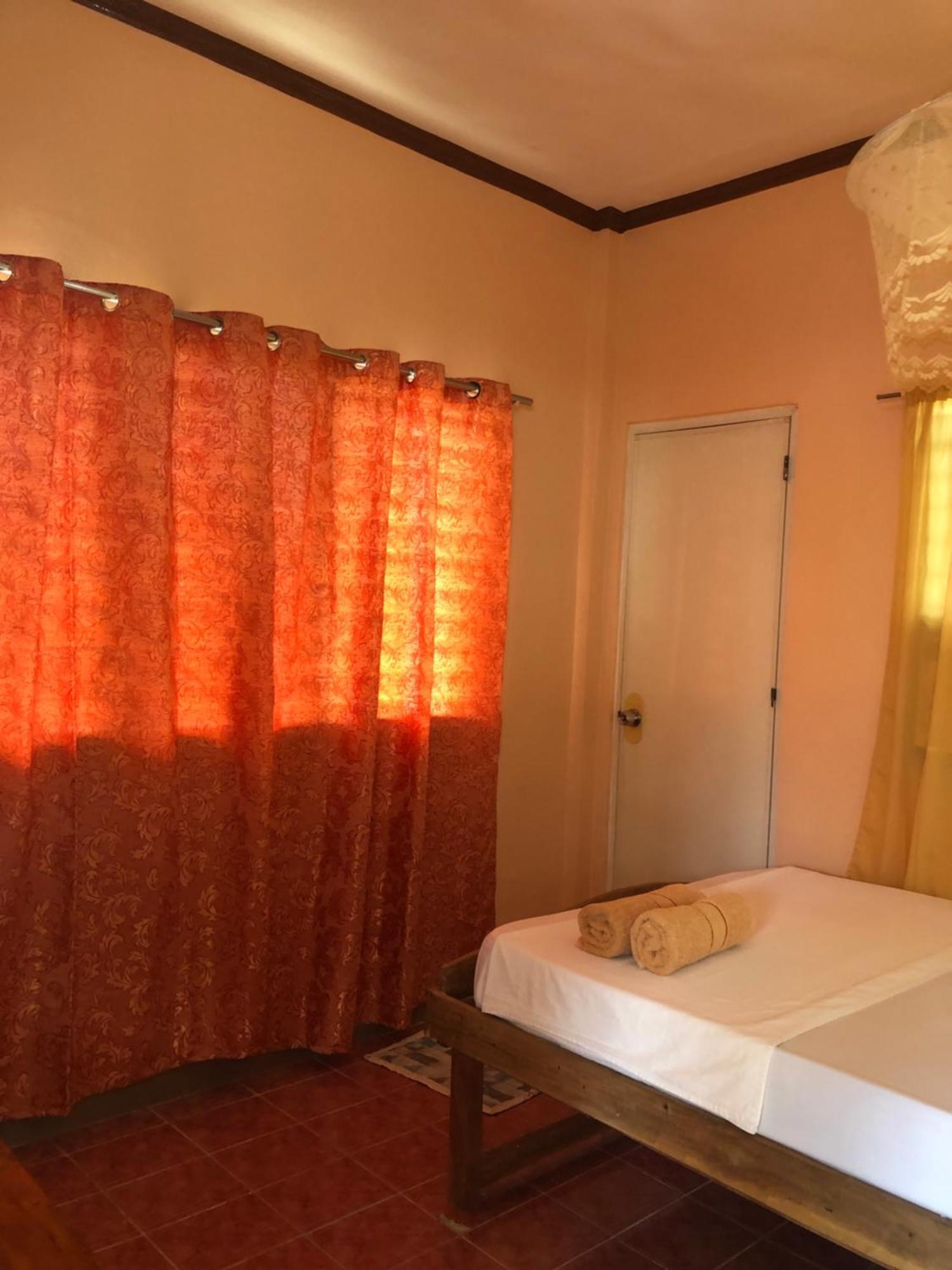 Fely'S Homestay Batuan Exteriör bild